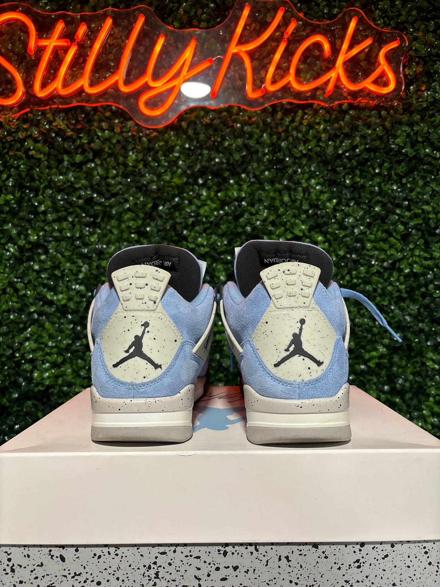 Size 9.5 - Jordan 4 “UNC”