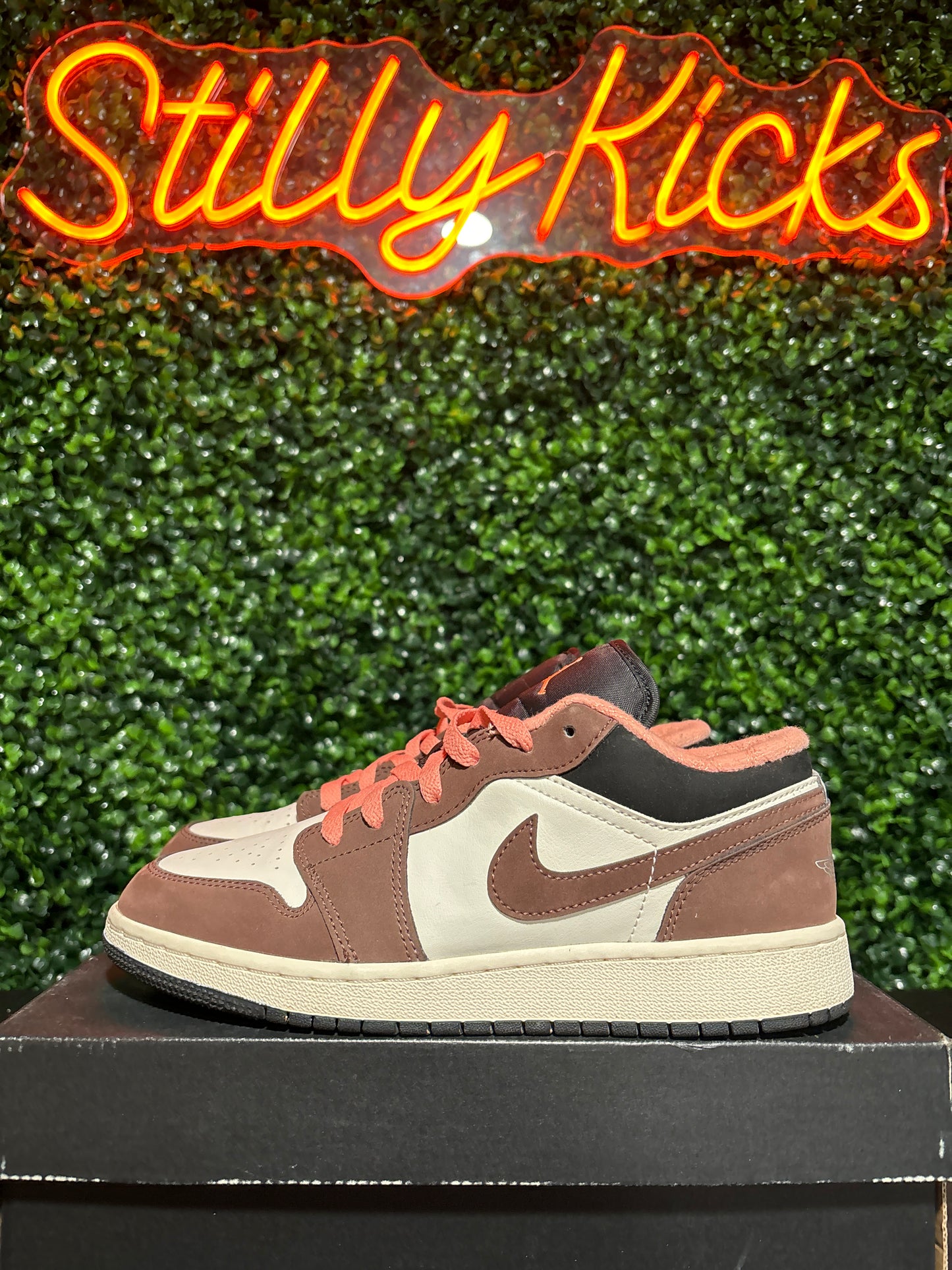 Size 6y - Jordan 1 low “Mocha”