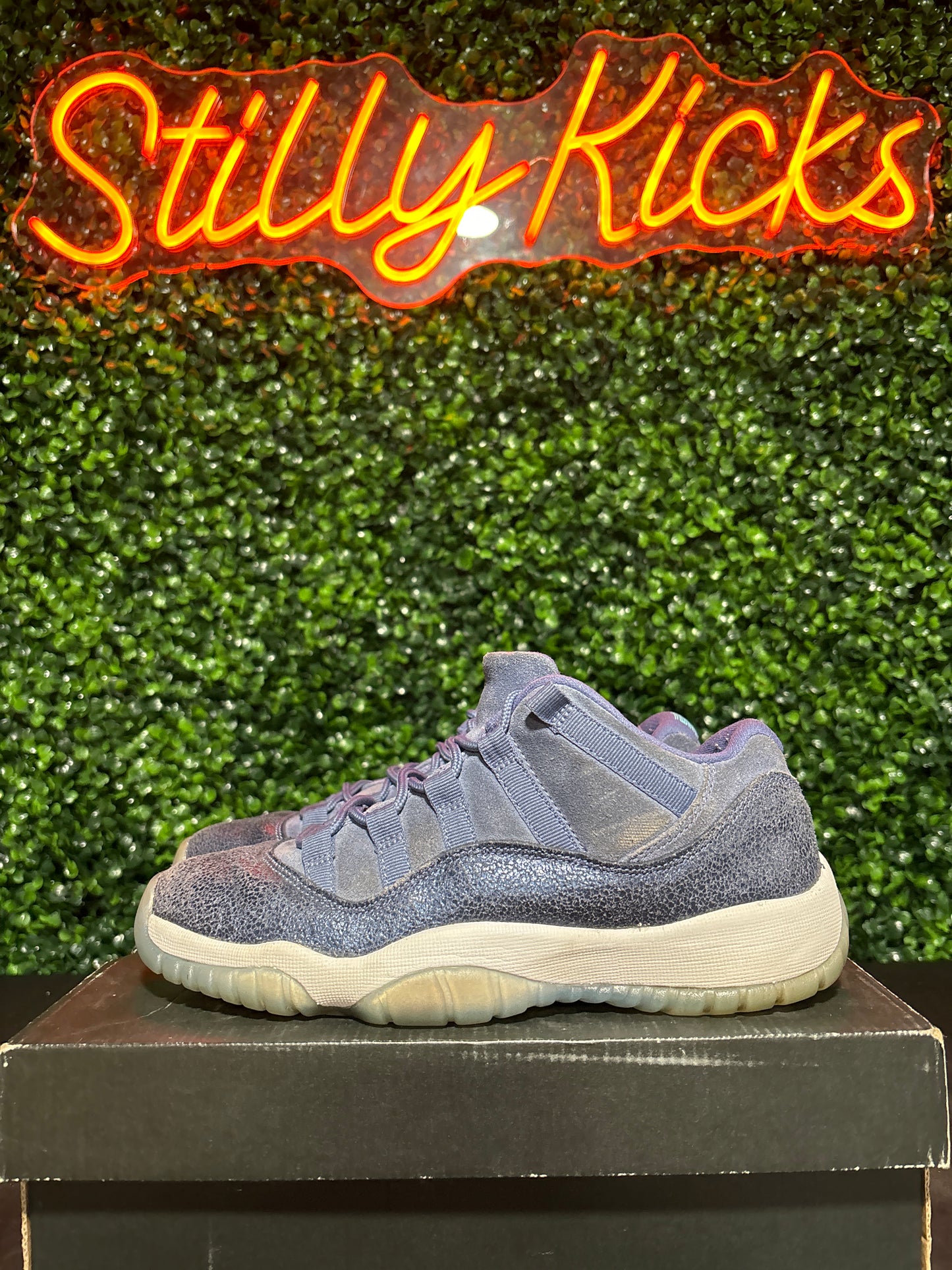 Size 6y - Jordan 11 low “Blue moon”