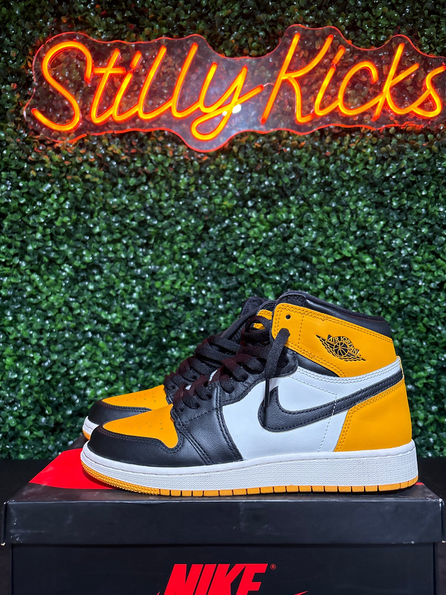 Size 7y - Jordan 1 high “Taxi”