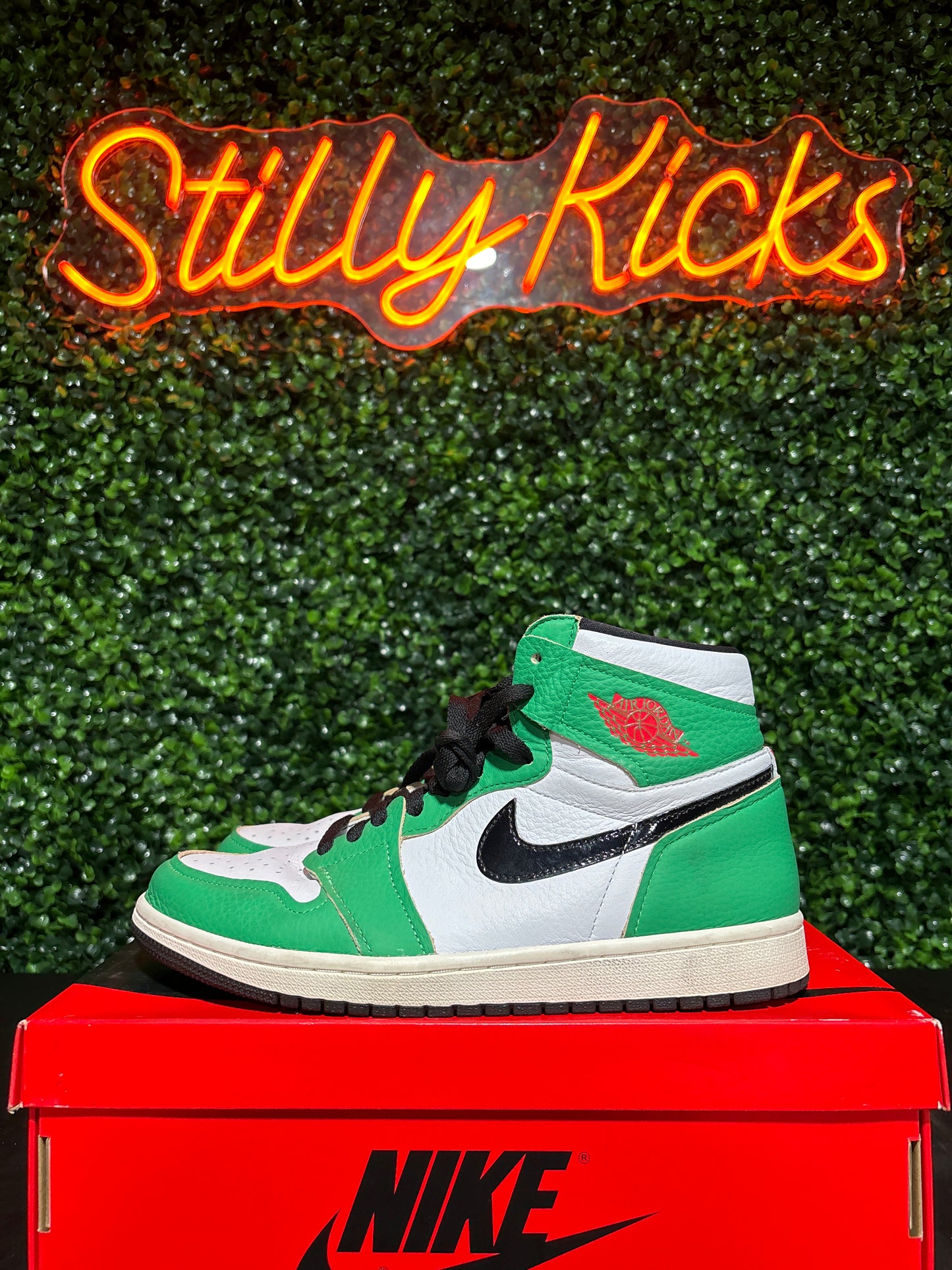 Size 9.5 - Jordan 1 high “Lucky Green”