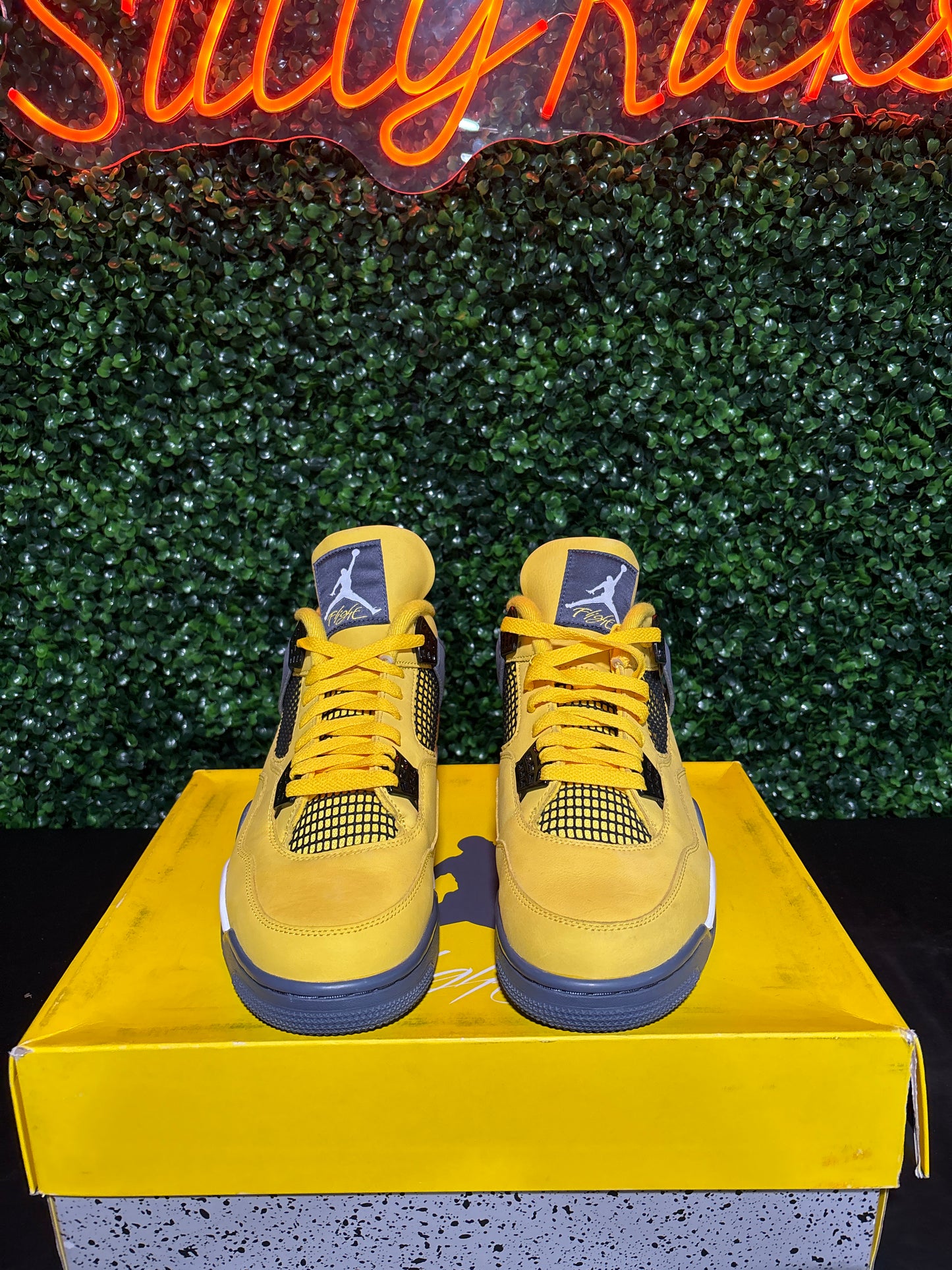 Size 11.5 - Jordan 4 “Lightning”