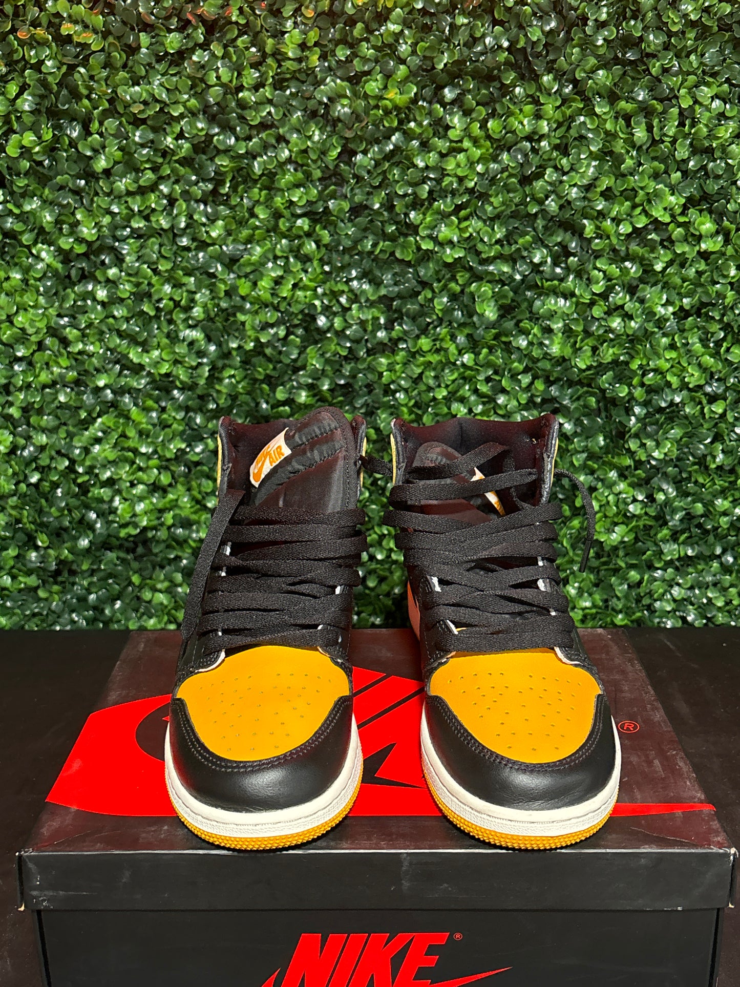 Size 7y - Jordan 1 high “Taxi”